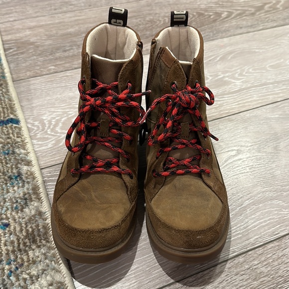UGG size 4 boys excellent condition - Picture 4 of 6